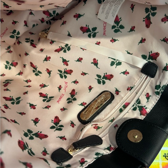 Betsey Johnson Quilted Sea Shell Bag - Picture 5 of 12